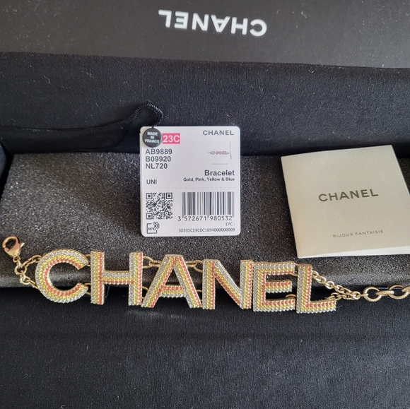Chanel 2023 Cruise multicolored Gold bracelet NIB - Picture 9 of 9